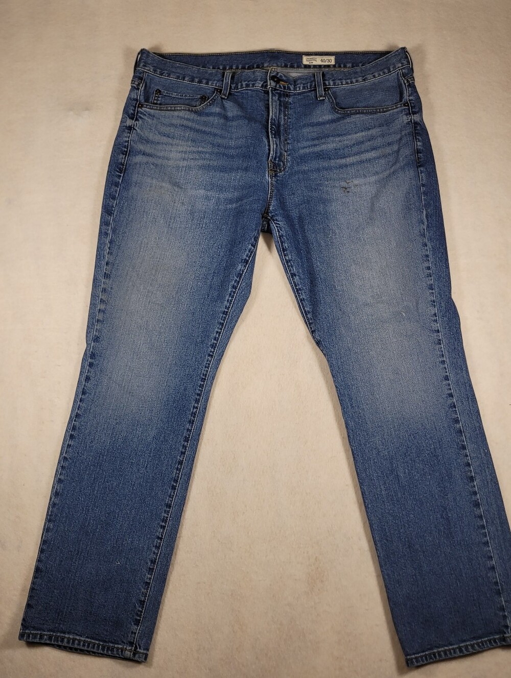 Cremieux Blue Jeans Men's Size 40x30 Slim Fit Distressed Denim Jeans